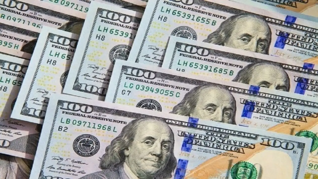 تراجع الدولار الأمريكي.. تغييرات جديدة في سعر الصرف متأثرة ببيانات اقتصادية مرتقبة